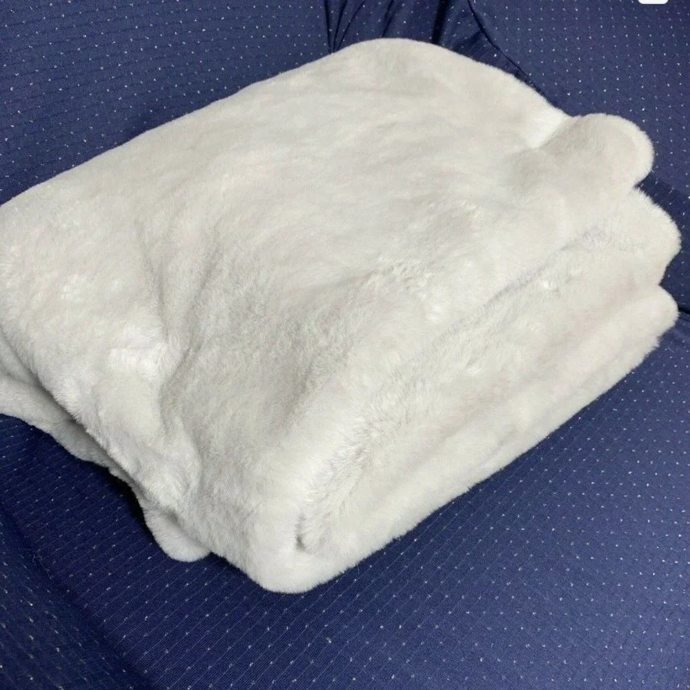 NWOT Threshold Faux Rabbit Fur Light Gray Throw Blanket 60